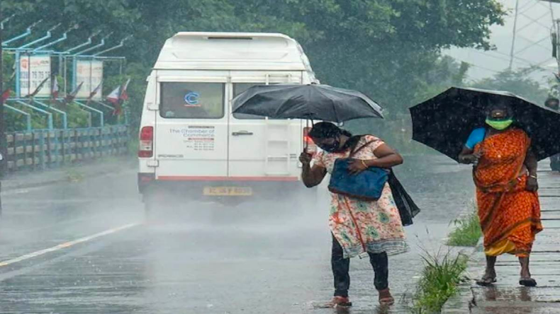 Weather Update: UP-दिल्ली से गुजरात तक झमाझम बरसात, जानिए आज देशभर के मौसम का हाल