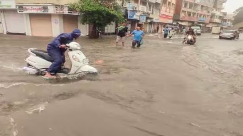 Weather Update: गुजरात-असम में बाढ़, दिल्ली सहित इन राज्यों में इस सप्ताह जमकर होगी बरसात