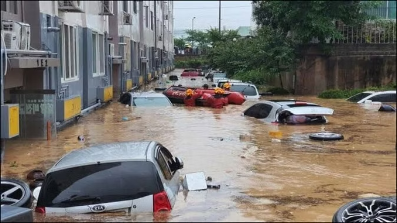 SOUTH KOREA : बाढ़ से बढ़ा मौत का आंकड़ा, 31 की मौत