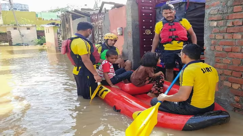 Uttarakhand Flood: उत्तराखंड में भारी बारिश ,भूस्खलन से यातायात बाधित