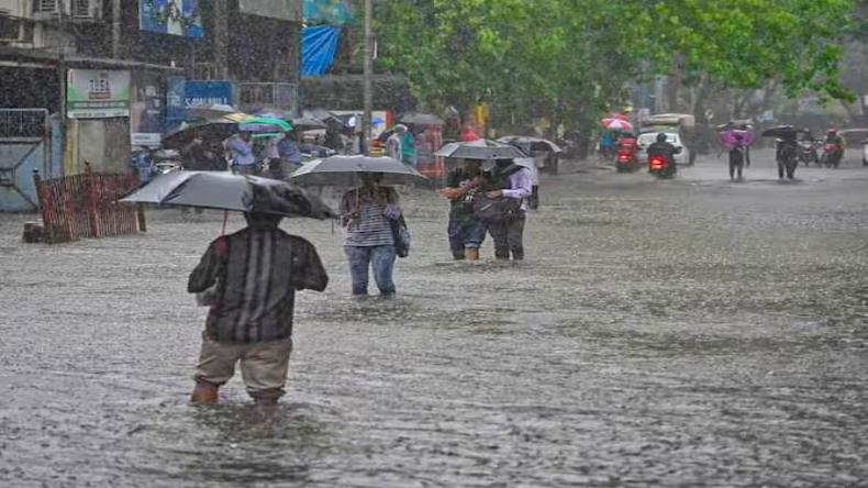 Weather Today: बारिश का ‘तांडव’ जारी, लेह में बादल फटने से तबाही, जानें कैसा रहेगा मौसम