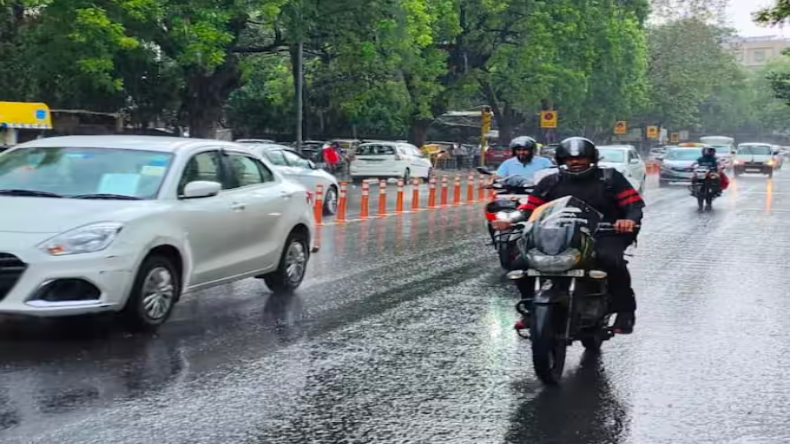 Weather Update : दिल्ली-NCR में झमाझम बारिश, लोगों को राहत मिलने की उम्मीद