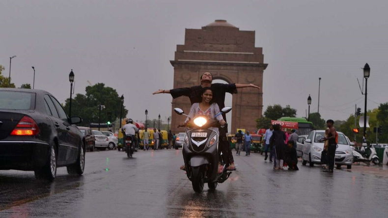 Delhi Weather Update: 6 डिग्री तक लुढ़का दिल्ली का पारा, अगले पांच दिन बरसेंगे बादल