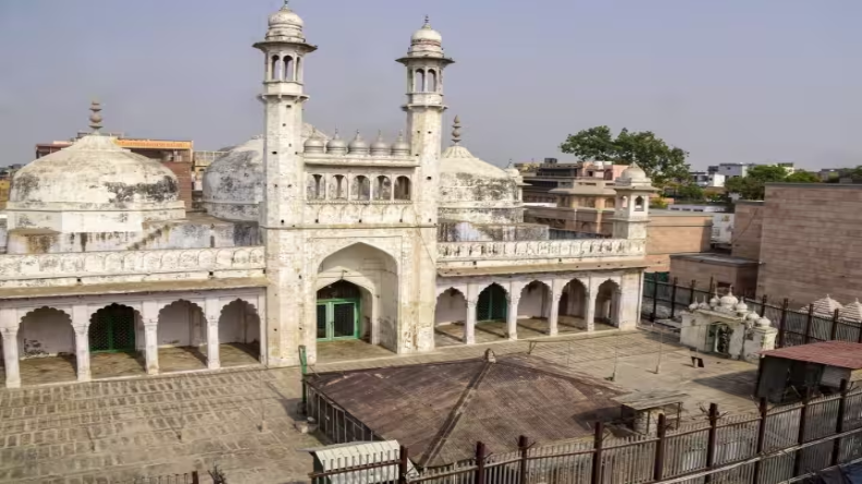 Gyanvapi Masjid Survey: फव्वारा या शिवलिंग? ज्ञानवापी परिसर में वैज्ञानिक सर्वे शुरू, वाराणसी पहुंची 30 सदस्यी ASI टीम