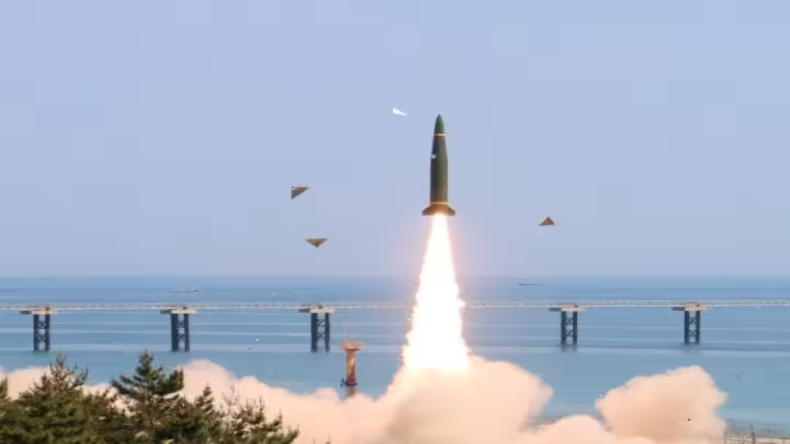 North Korea Missile Launch: उत्तर कोरिया ने एक बार फिर दागे बैलिस्टिक मिसाइल, जापान का दावा