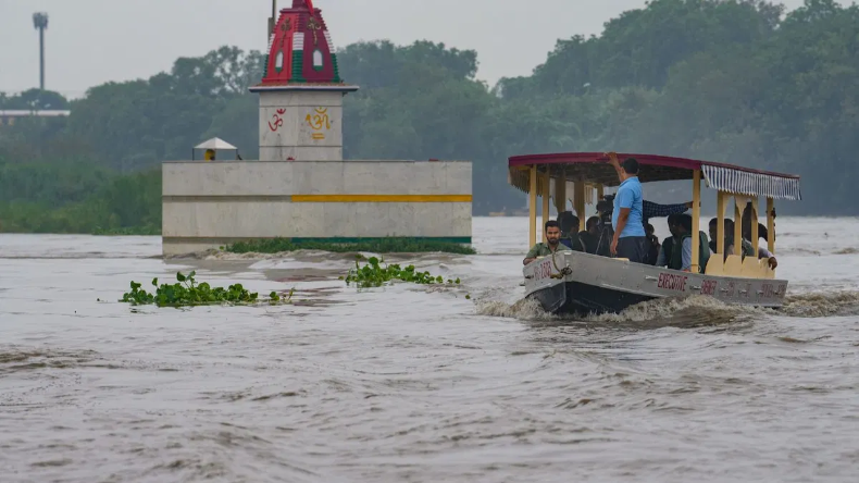 Delhi Rains: दिल्लीवासियों के लिए भारी रहेगा कल का दिन, सीएम केजरीवाल ने कहा- नहीं झेल पाएंगे