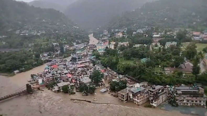 Weather: पहाड़ी राज्य जम्मू कश्मीर, हिमाचल और उत्तराखंड में भारी बारिश का अलर्ट