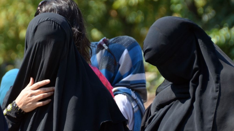 Ban On Burqa: स्विट्जरलैंड में बुर्का पर लगा बैन, पहनने पर लगेगा 92 हजार का जुर्माना