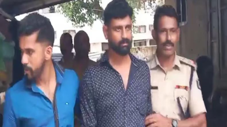 Kerala: मशहूर होने के लिए पीठ पर लिखवाया था PFI, पुलिस ने सेना के जवान को किया गिरफ्तार