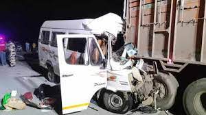 Maharashtra Accident News: महाराष्ट्र में समृद्धि एक्सप्रेसवे पर बड़ा हादसा, मिनी बस ने कंटेनर की टक्कर में 12 की मौत