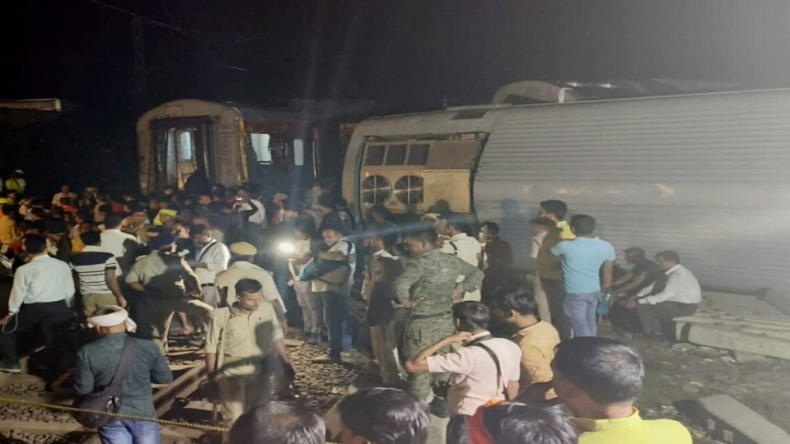 Bihar Train Accident: रघुनाथपुर में बेपटरी हुई नॉर्थ ईस्ट एक्सप्रेस, 4 की मौत