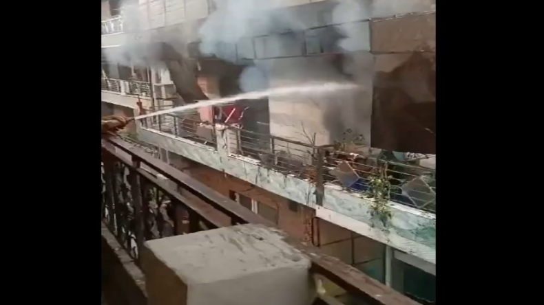 Delhi fire: सब्जी मंडी क्लॉक टॉवर के पास सिलेंडर में हुआ विस्फोट, सुरक्षित निकाले गए 16 लोग