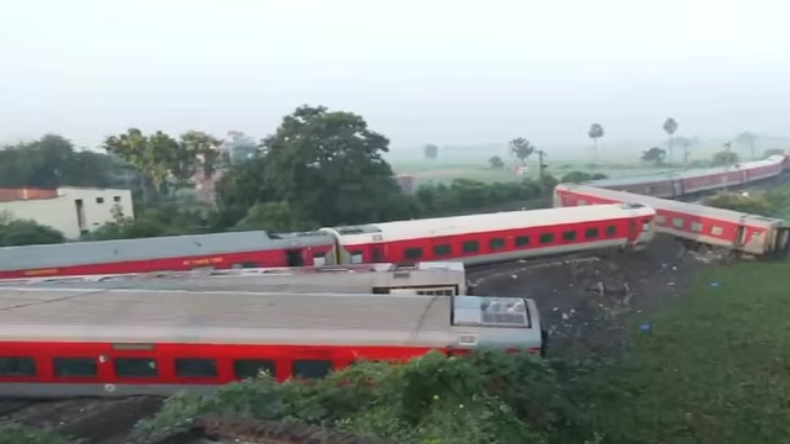 North East Express incident: हादसे वाली जगह का केंद्रीय मंत्री अश्विनी चौबे ने किया निरीक्षण