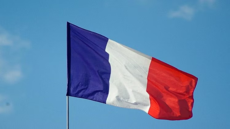 France: शिक्षक की हत्या के बाद दहशत में फ्रांस, जानें क्या है मामला?