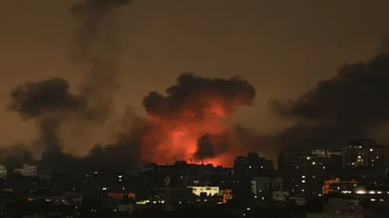 Gaza War: गाजा सीमा पर सैकड़ों इजराइली टैंक तैनात, जताई जा रही जमीनी हमलों की आशंका