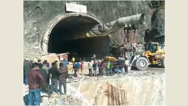 Uttarkashi Tunnel Collapse: दिवाली के दिन उत्तराखंड में बड़ी दुर्घटना, सुरंग धंसने से फंसे 30 से ज्यादा मजदूर