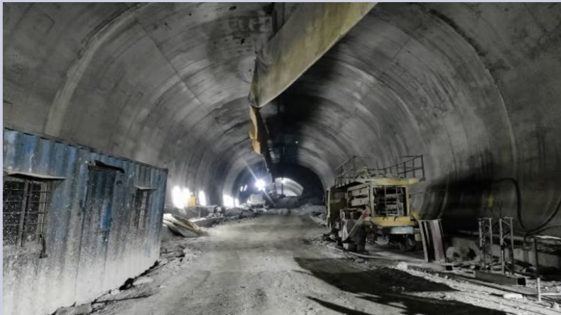 Tunnel Accident: टनल में फंसी 41 जानों पर बढ़ा खतरा, उत्तरकाशी में बर्फबारी और बारिश का अलर्ट