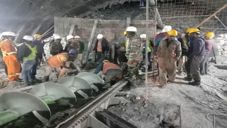 Silkyara Tunnel Rescue: सुरंग से आज शाम बाहर आ सकते हैं मजदूर, सुरंग के बाहर मंदिर में प्रार्थना