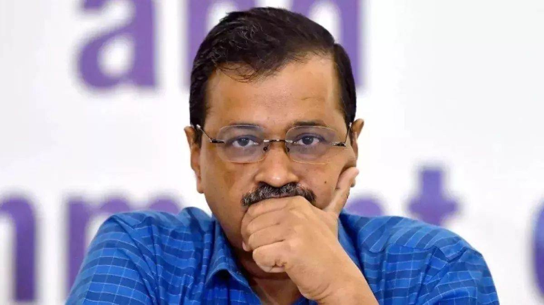 Delhi liquior scam: कांग्रेस नेता का केजरीवाल पर तीखा हमला, भगोड़े की तरह भाग रहे हैं सीएम