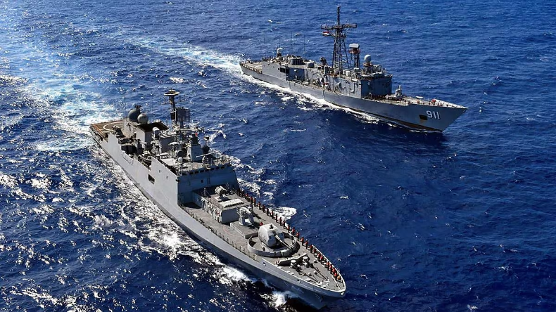 Indian navy: चीन- पाकिस्तान के युद्धभ्यास को लेकर भारतीय सेना अलर्ट, जानिए संभावित खतरों के बारे में