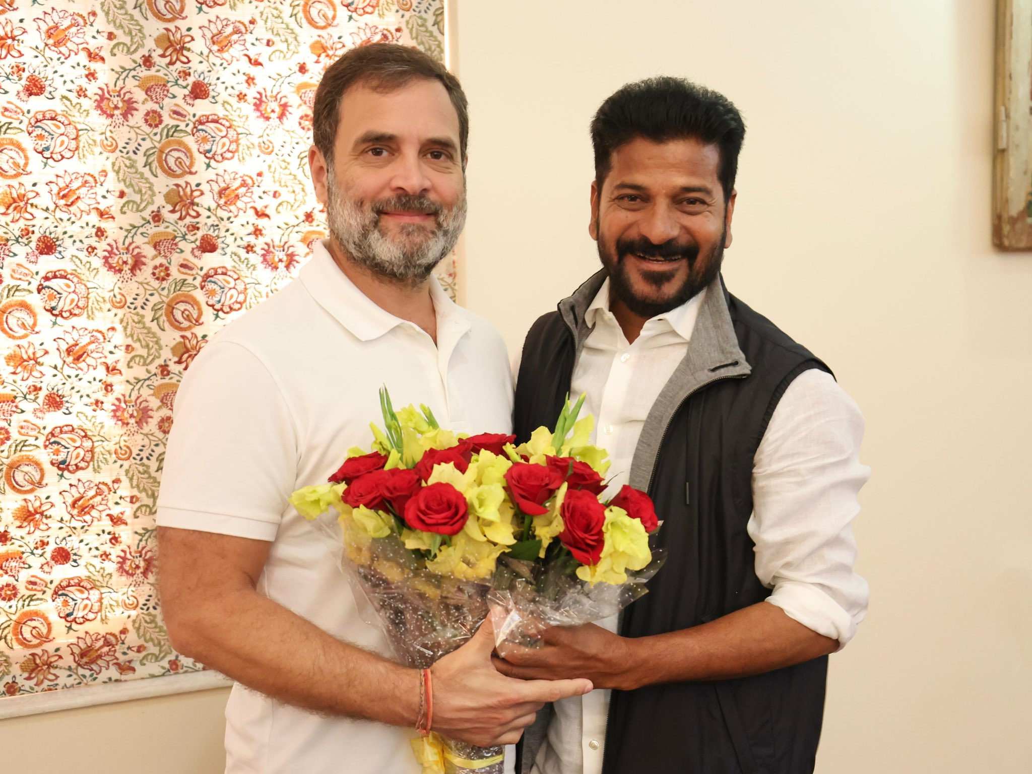 Revanth Reddy Oath: राहुल गांधी ने रेवंत रेड्डी के CM बनने पर दी बधाई, कल शपथ ग्रहण में शामिल हो सकती हैं सोनिया