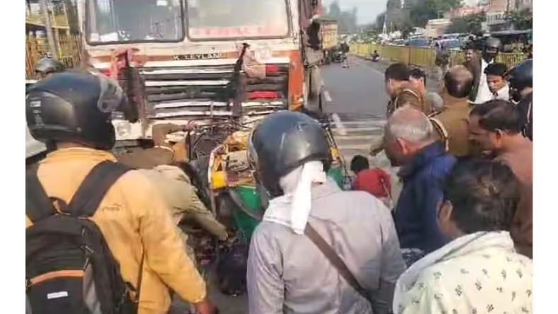 Accident in Agra: आगरा नेशनल हाइवे पर भीषण सड़क हादसा, 5 की मौत, एक घायल