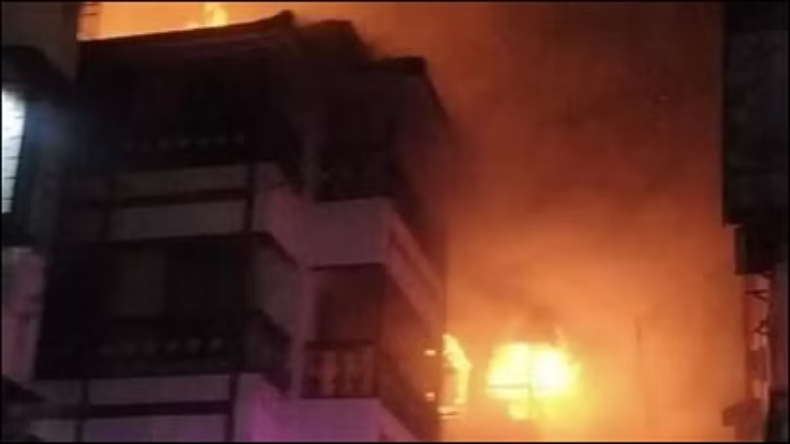 Mumbai Building Fire: मुंबई की चार मंजिला इमारत में लगी भीषड़ आग, दो लोगों की मौत