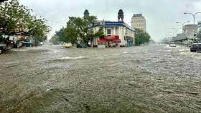 Cyclone Michaung Update: ‘मिचौंग’ तूफान की तबाही से तमिलनाडु पर टूट रहा परेशनियों का कहर