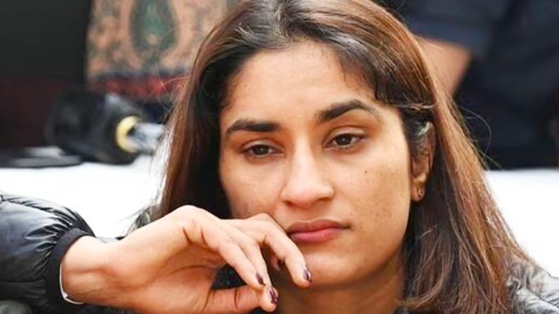 Vinesh Phogat Returns Award: विनेश फोगाट ने लिया अपना अवॉर्ड लौटाने का फैसला, WFI सस्पेंड होने के बाद भी पहलवानों का विरोध जारी