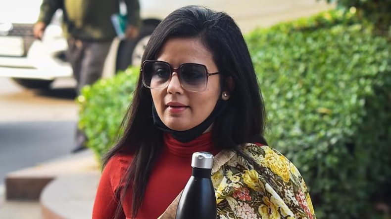 Mahua Moitra: कैश फॉर क्वेरी मामले में TMC नेता महुआ मोइत्रा की संसद सदस्यता रद्द