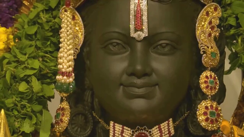 Ramlalla: क्या रामलला ने झपकाईं पलकें? श्रद्धालु ने जय श्रीराम का उद्घोष किया