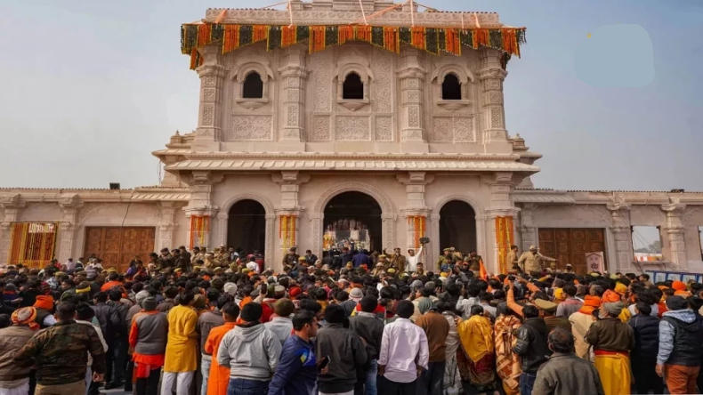 Ram Mandir Darshan: प्राण प्रतिष्ठा के बाद दूसरी सुबह भक्तों की भारी भीड़, कल 5 लाख भक्तों ने किये दर्शन