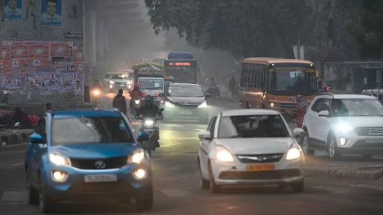 Cars Banned in Delhi: दिल्ली में BS-III पेट्रोल और BS-IV डीजल कार चलाने पर प्रतिबंध, लगेगा 20 हजार रुपये का जुर्माना