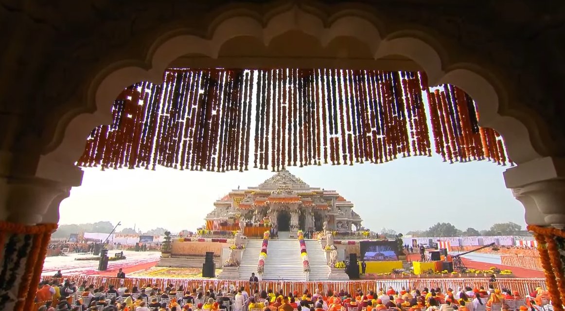 भव्य तरीके से सजा हुआ राम मंदिर