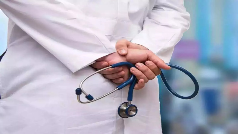 Medical Colleges: नेशनल मेडिकल कमीशन ने छात्रों के हित में लिया अहम निर्णय, जानें कितनी मिलेगी पेड लीव