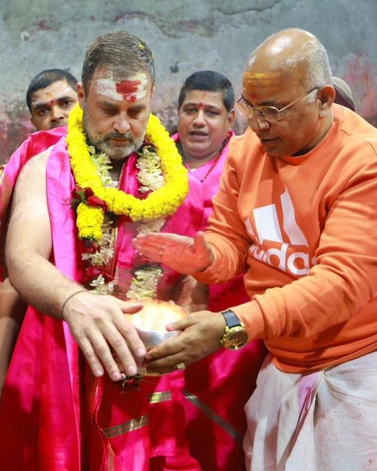 राहुल गांधी ने देवघर में बाबा बैद्यनाथ धाम मंदिर में की पूजा-अर्चना, देखें तस्वीरें