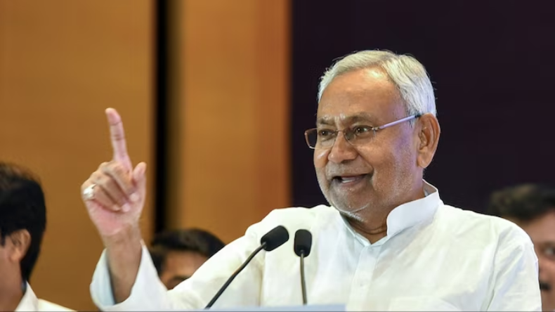 Nitish Kumar: एक सुर में नीतीश कुमार ने विपक्ष और शिक्षकों को घेरा, इधर-उधर करेगा तो…