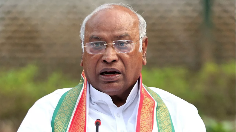 Mallikarjun Kharge: कांग्रेस सांसद के अलग देश वाले बयान पर मल्लिकार्जुन खड़गे ने की निंदा, कही ये बात