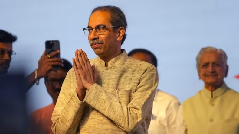 Uddhav Thackeray: उद्धव ठाकरे को लगा बड़ा झटका, इस नेता ने पार्टी से दिया इस्तीफा