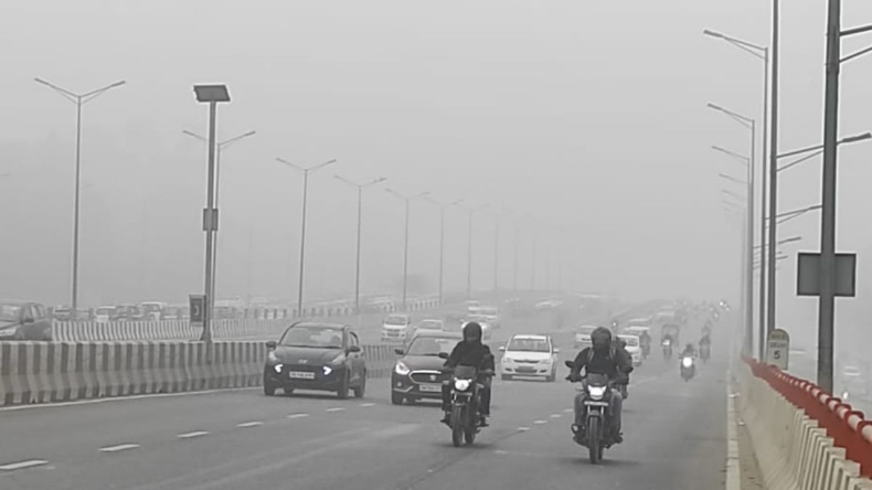 Delhi  AQI: राजधानी में फिर हुई जहरीली हवा, AQI 300 के पार