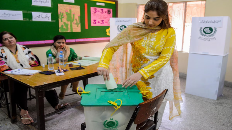 Pakistan Election: पाकिस्तान में नई सरकार के लिए 8 बजे से शुरू होगा मतदान, चप्पे-चप्पे पर सुरक्षाबल तैनात