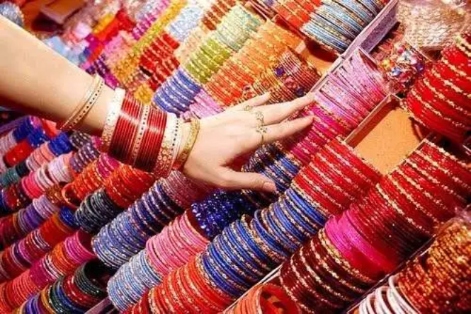 Significance of Bangles: विवाहित स्त्रियों को कांच की चूड़ियां क्यों पहननी चाहिए?