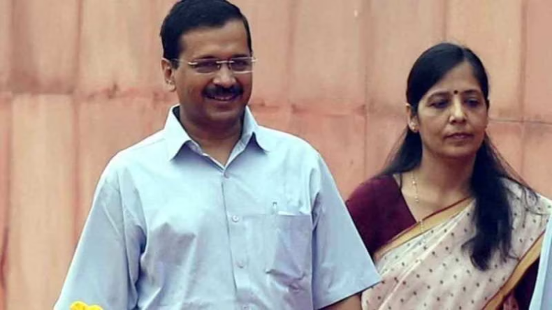 Sunita Kejriwal: पति की गिरफ्तारी के बाद फ्रंटफुट पर आईं सुनीता केजरीवाल, भाजपा पर बरसीं