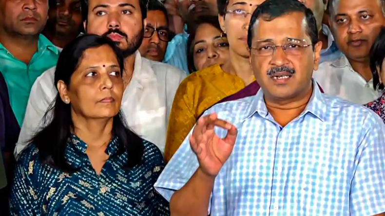 Delhi: पत्नी सुनीता ने पढ़ा CM केजरीवाल का संदेश, ‘केजरीवाल लोहे की तरह मजबूत, जिंदगी का हर पल देश को समर्पित’