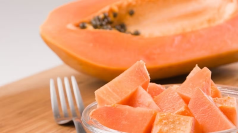 Papaya Benefits: बनना चाहते हैं स्वास्थ्य को बेहतर तो सुबह खाली पेट पपीता खाने से मिल सकते हैं ये लाभ