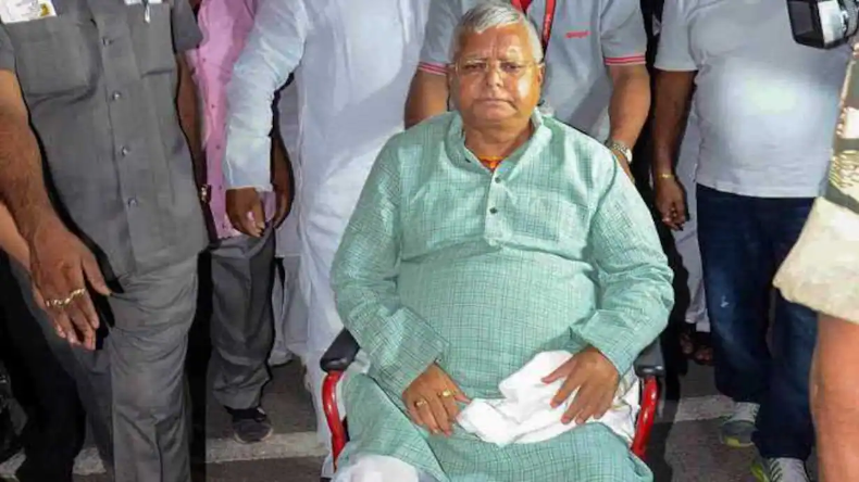 Lalu Yadav: जब सीबीआई अधिकारी से लालू ने कहा साथ दीजिए अगड़ों को साफ कर देंगे, जानें फिर क्या हुआ