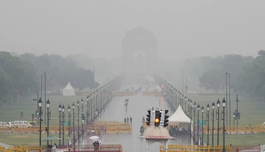 Delhi Rain: दिल्ली में मौसम ने ली करवट, तेज बारिश ने लोगों को गर्मी से पहुंचाई राहत