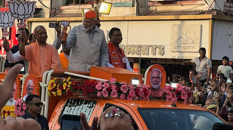 PM Modi Road Show: पीएम मोदी के रोड शो में जय श्री राम के जयकारे, गाजियाबाद में जुटे हजारों लोग