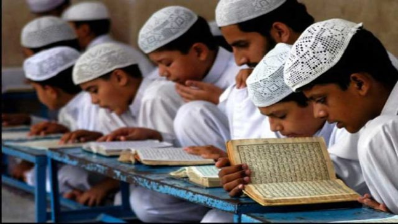 UP Madarsa Board: योगी सरकार ने खत्म की यूपी के सभी मदरसों की मान्यता, जानें अब इनमें पढ़ने वाले छात्रों का क्या होगा?