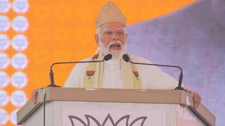 PM Modi: पीएम मोदी के खिलाफ वकील ने कोर्ट में दायर की याचिका, छह साल तक चुनाव से अयोग्य घोषित करने की मांग